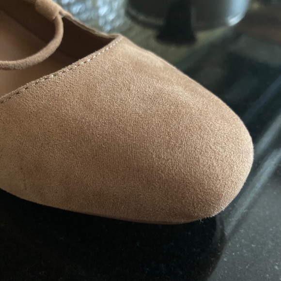 ALDO HEELS
SIZE:6 1/2, HEEL SIZE: 2 INCH 
COLOR: TAN
NEW, NEVER WORN. - Picture 6 of 7